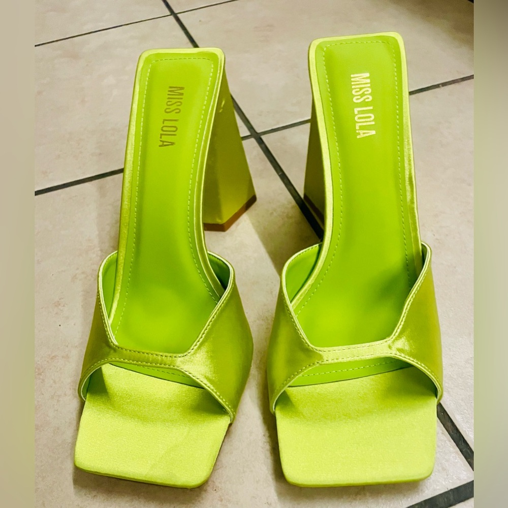 MISS LOLA Murielle Lime Green Square OpenToe Slip On Sandals Sz 8.5